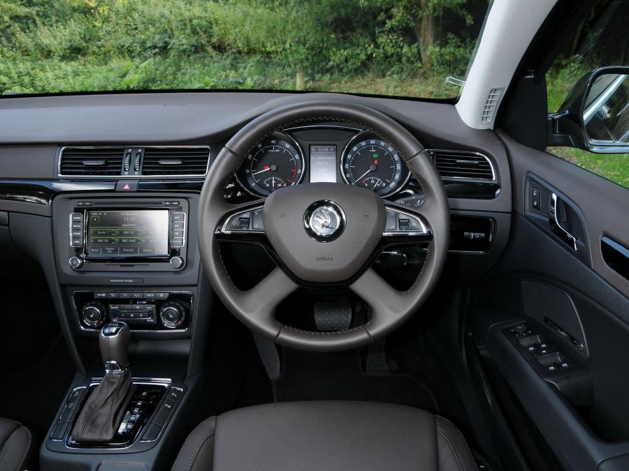  Skoda Superb Laurin & Klement 2013 года  (UK) (фото 5 из 7)